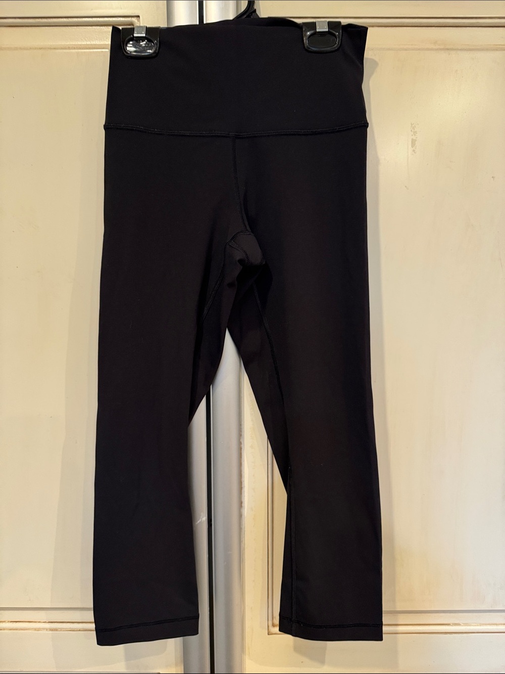 Lululemon size 4 21 inch approximately black leggings